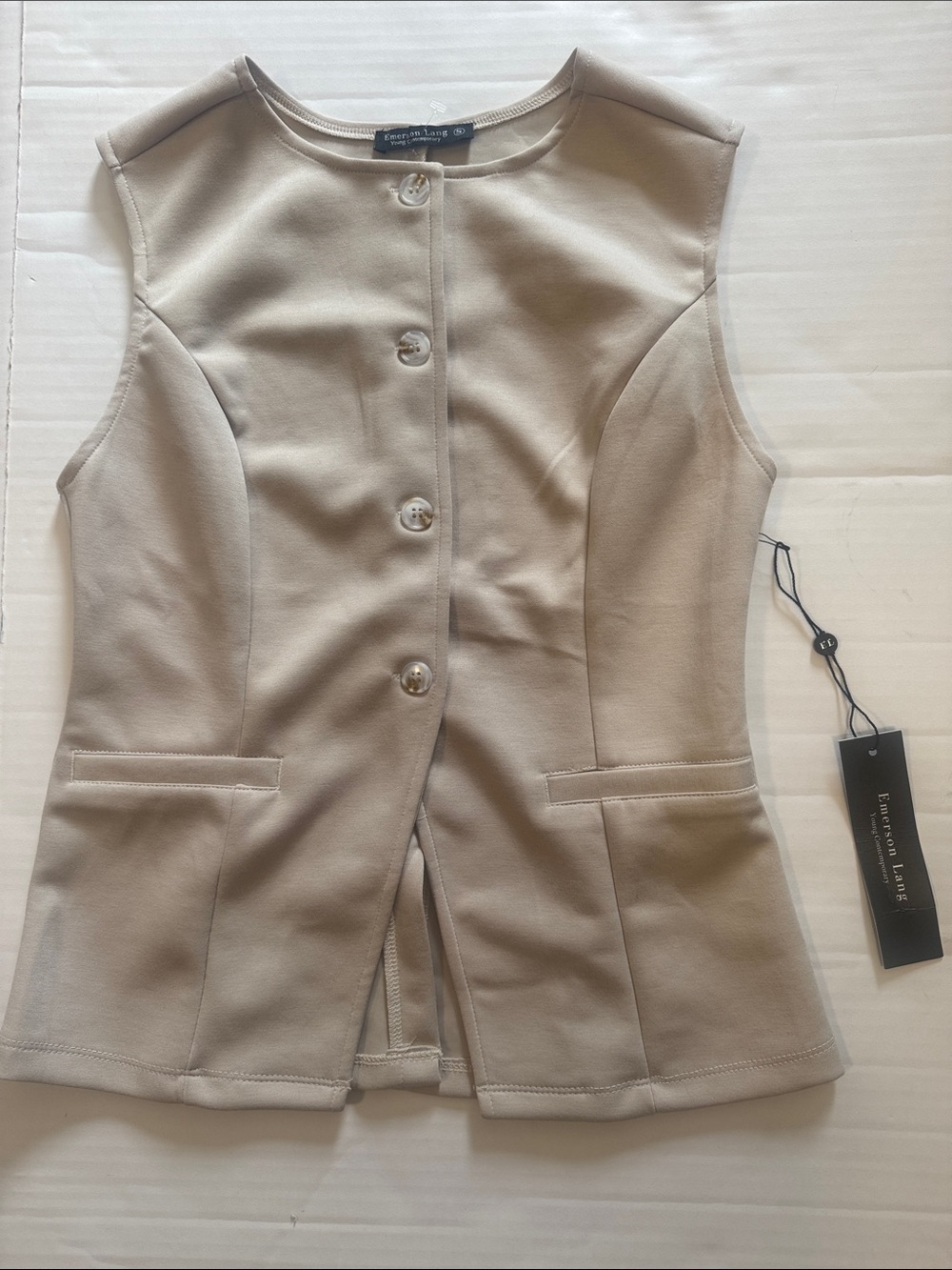 Ermanno Scervino Sleeveless Button-Front Top in Beige vest